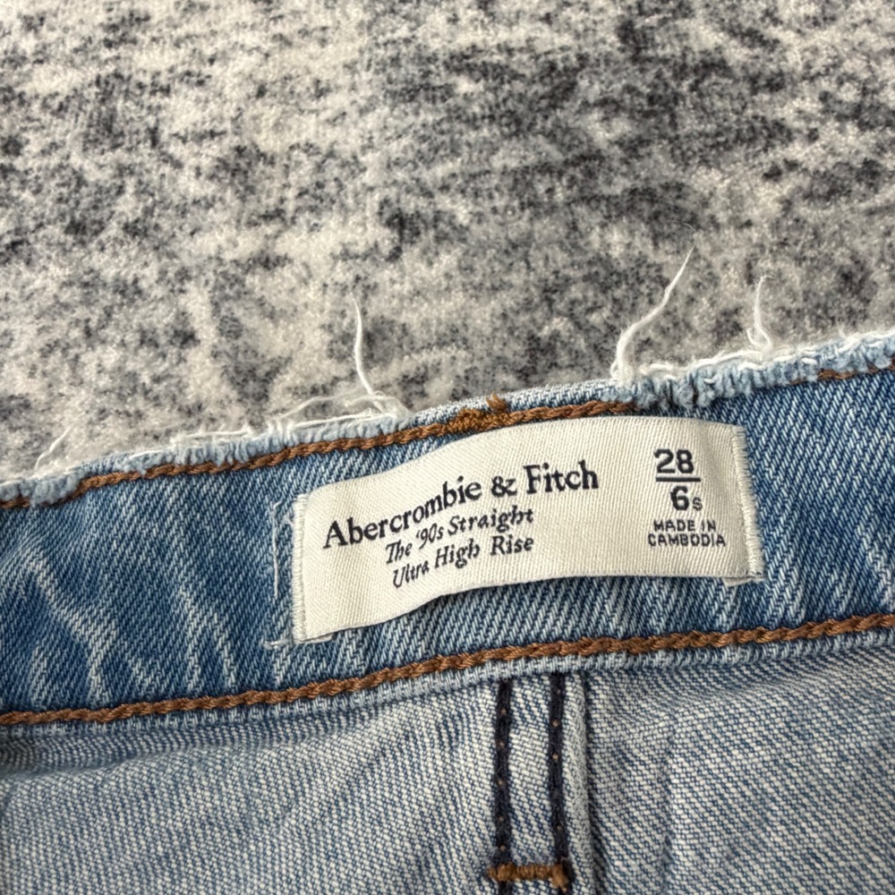 Abercrombie & Fitch The 90s Straight Jeans Women 28/6s Light Wash Distressed - Picture 7 of 12